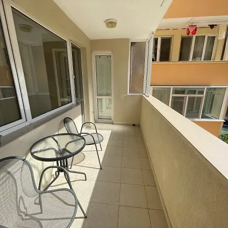 George Apartmán